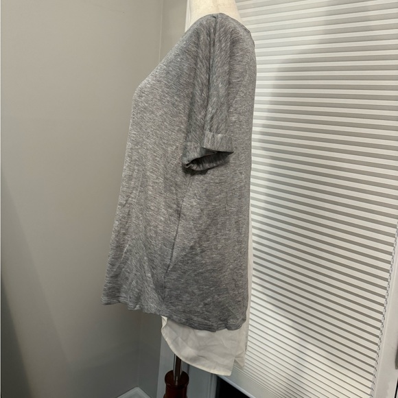 Gilli | Relaxed Heather Grey Tee with Split Back Tail Ruffle | Small - Picture 5 of 8